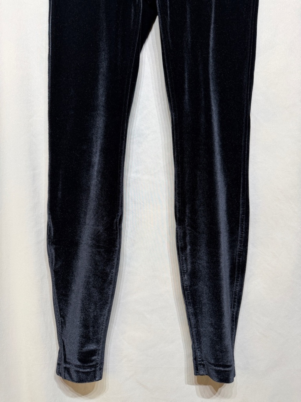Lululemon Wunder Lounge High-Rise Tight 28" *Velvet Black Leggings Size 8 - Picture 4 of 9
